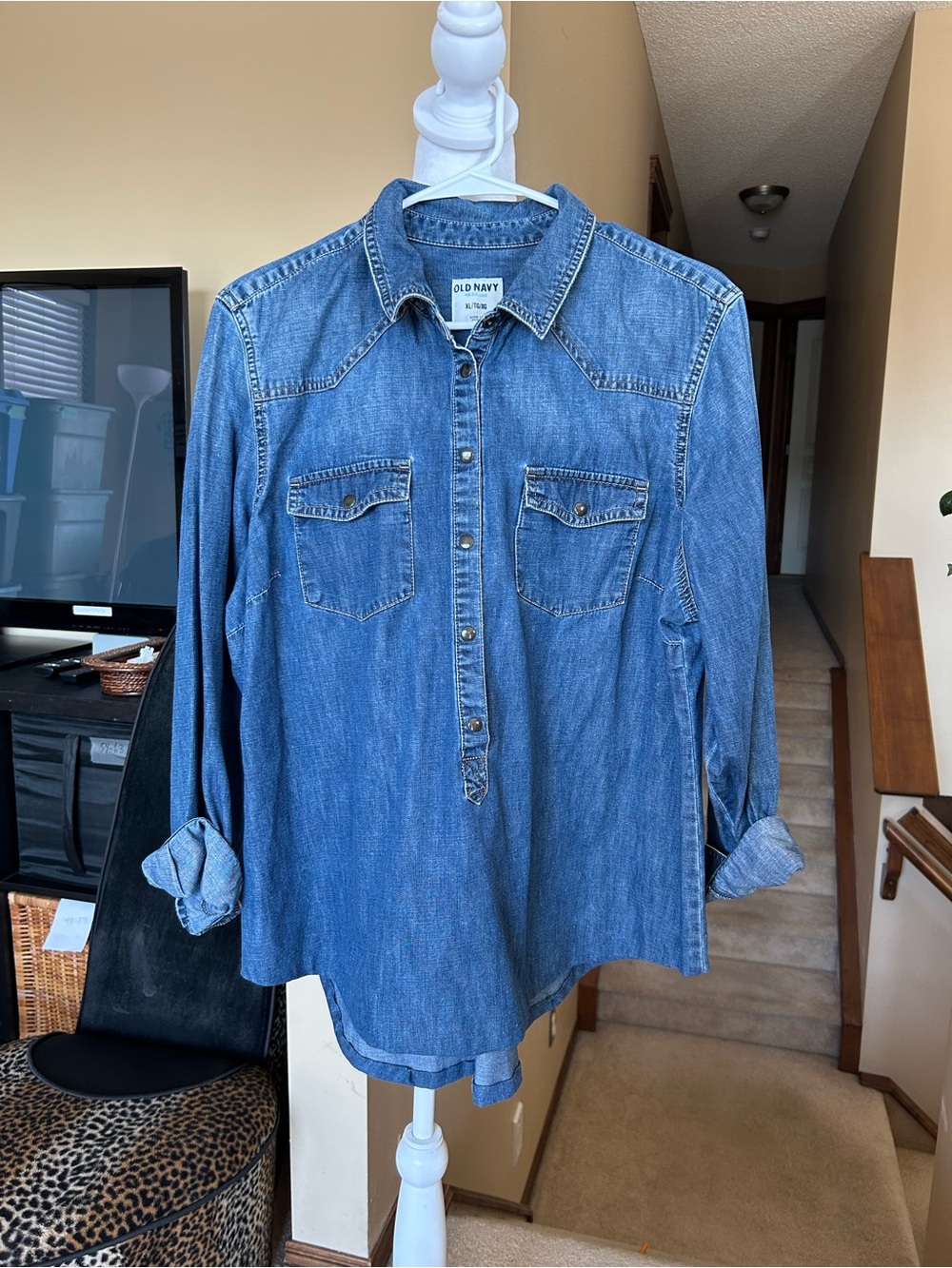 Old Navy Blue Denim Button-Up Pull Over Shirt size M distressed Pockets